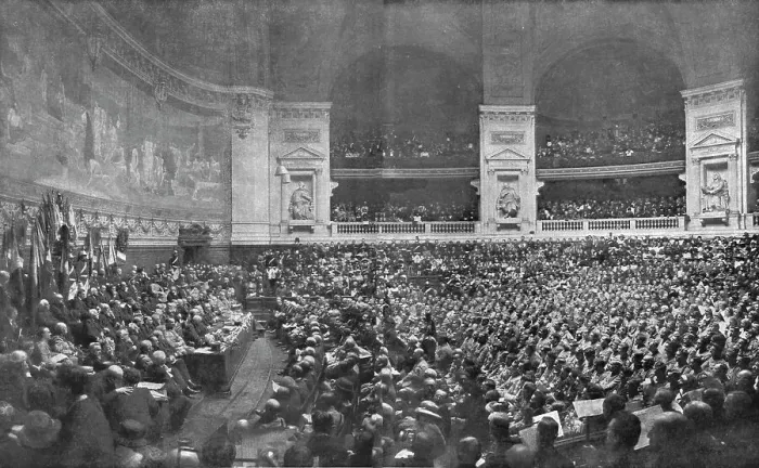 Framed Print : Reconnaissance national; la ceremonie du 2 aout 1919, a Paris, dans le Grand Amphitheatre... 1919. Creator: Jean Clair-Guyot Framed Print : Reconnaissance national; la ceremonie du 2 aout 1919, a Paris, dans le Grand Amphitheatre... 1919. Creator: Jean Clair-Guyot