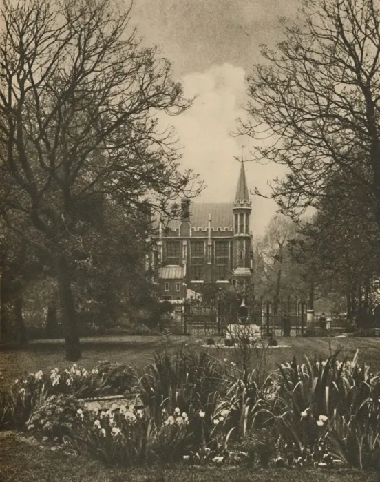 Framed Print : Red Brick Library of Lincolns Inn from New Square, c1935. Creator: King Framed Print : Red Brick Library of Lincolns Inn from New Square, c1935. Creator: King