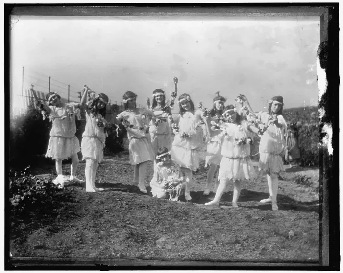 Framed Print : Red Cross, between 1910 and 1920. Creator: Harris & Ewing. Red Cross, between 1910 and 1920. Creator: Harris & Ewing Framed Print : Red Cross, between 1910 and 1920. Creator: Harris & Ewing. Red Cross, between 1910 and 1920. Creator: Harris & Ewing
