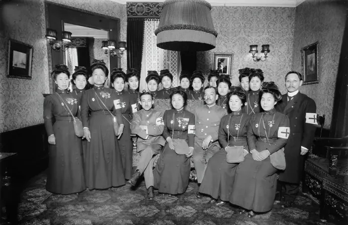 Framed Print : Red Cross nurses & doctors from Japan going to Europe, 1915. Creator: Bain News Service Framed Print : Red Cross nurses & doctors from Japan going to Europe, 1915. Creator: Bain News Service