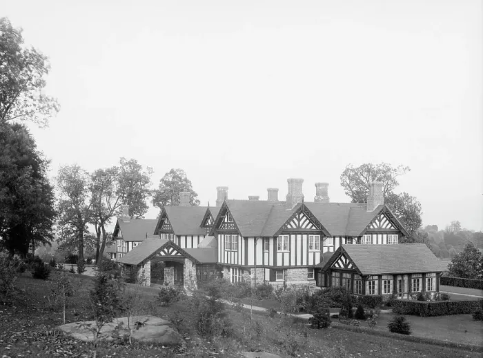 Framed Print : Red Rose Inn, Villa Nova [sic], Pa. c1908. Creator: Unknown