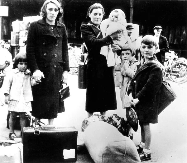 Refugees with their belongings, German-occupied Paris, July 1940