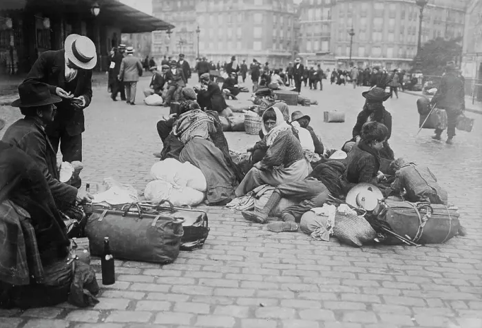 Framed Print : Refugees, Gare de Lyon, Paris, between c1914 and c1915. Creator: Bain News Service Framed Print : Refugees, Gare de Lyon, Paris, between c1914 and c1915. Creator: Bain News Service
