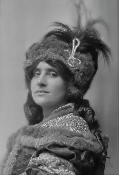 Reicher, Heding, Miss, portrait photograph, 1915 or 1916. Creator: Arnold Genthe