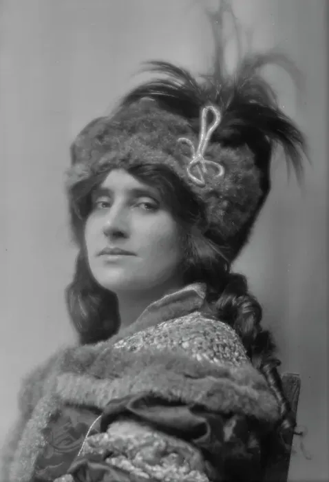 Framed Print : Reicher, Heding, Miss, portrait photograph, 1915 or 1916. Creator: Arnold Genthe Framed Print : Reicher, Heding, Miss, portrait photograph, 1915 or 1916. Creator: Arnold Genthe