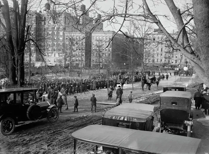 Framed Print : Reid Funeral, 1913. Creator: Bain News Service Framed Print : Reid Funeral, 1913. Creator: Bain News Service