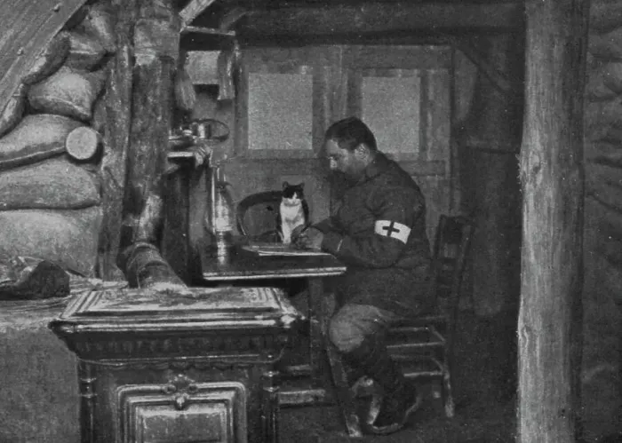 Framed Print : Un relais d'ambulance modele; Entrée de la salle de pansements, servant de bureau... c1916. Creator: Unknown Framed Print : Un relais d'ambulance modele; Entrée de la salle de pansements, servant de bureau... c1916. Creator: Unknown