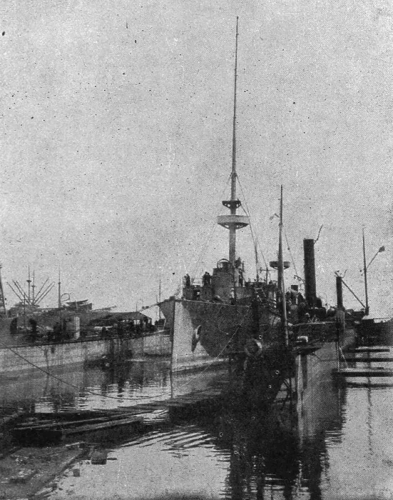 Framed Print : Relevement du Medjidie a Odessa : le croiseur est soutenu par des chalands, et des... c1915. Creator: Unknown. Relevement du Medjidie a Odessa : le croiseur est soutenu par des chalands, et des... c1915. Creator: Unknown Framed Print : Relevement du Medjidie a Odessa : le croiseur est soutenu par des chalands, et des... c1915. Creator: Unknown. Relevement du Medjidie a Odessa : le croiseur est soutenu par des chalands, et des... c1915. Creator: Unknown