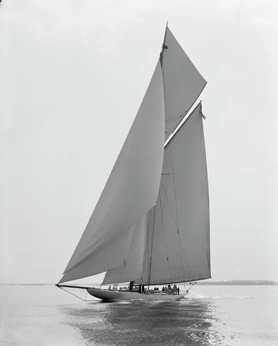 Framed Print : Reliance, c1903. Creator: Unknown Framed Print : Reliance, c1903. Creator: Unknown