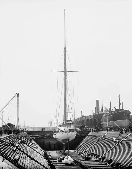 Framed Print : Reliance in dry dock, 1903. Creator: Unknown Framed Print : Reliance in dry dock, 1903. Creator: Unknown
