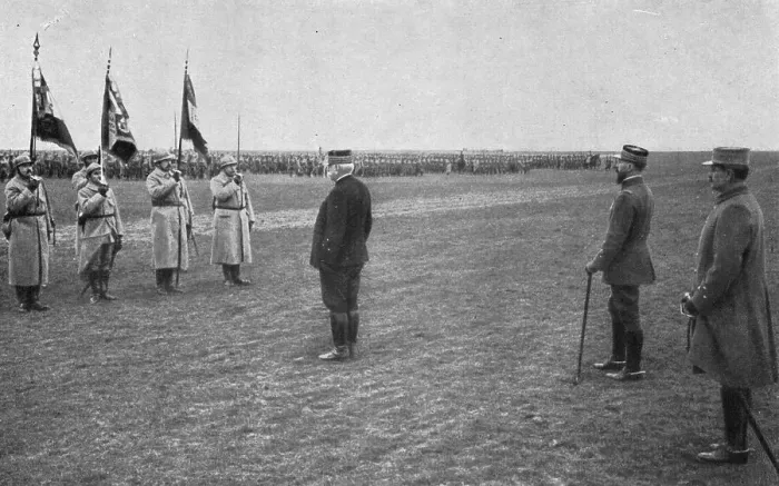 Framed Print : Remise de Drapeaux a des regiments de cavalerie de formation Nouvelle. 1916. Creator: Unknown Framed Print : Remise de Drapeaux a des regiments de cavalerie de formation Nouvelle. 1916. Creator: Unknown