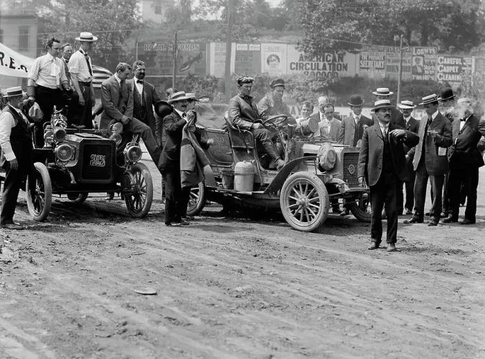 Framed Print : REO Mountaineer, New York to San Francisco and back, between 1900 and 1905. Creator: Unknown Framed Print : REO Mountaineer, New York to San Francisco and back, between 1900 and 1905. Creator: Unknown