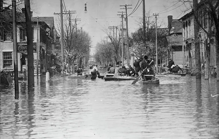 Framed Print : Rescue work, Dayton, 1913. Creator: Bain News Service Framed Print : Rescue work, Dayton, 1913. Creator: Bain News Service