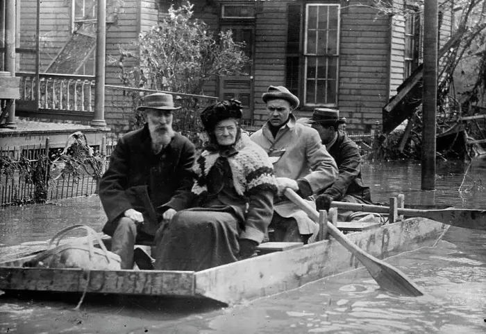 Framed Print : Rescue work, Dayton, 1913. Creator: Bain News Service Framed Print : Rescue work, Dayton, 1913. Creator: Bain News Service