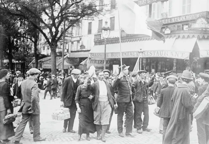 Framed Print : Reservists going to Gare de l'Est, Paris, between c1914 and c1915. Creator: Bain News Service Framed Print : Reservists going to Gare de l'Est, Paris, between c1914 and c1915. Creator: Bain News Service