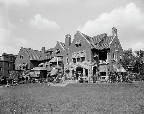 Residence of Franklin H. Walker, 850 Jefferson Avenue, Detroit, Mich. between 1905 and 1915. Creator: Unknown