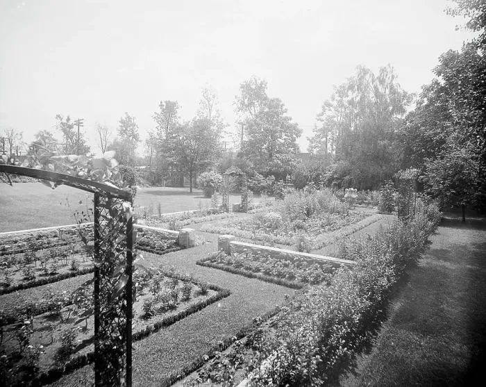 Framed Print : Residence of Mrs. Franklin H. Walker, garden, Detroit, Mich. between 1905 and 1915. Creator: Unknown Framed Print : Residence of Mrs. Franklin H. Walker, garden, Detroit, Mich. between 1905 and 1915. Creator: Unknown