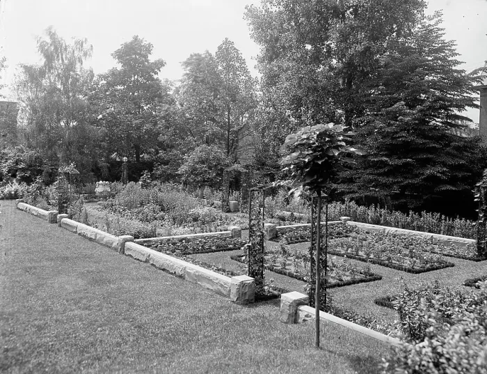Framed Print : Residence of Mrs. Franklin H. Walker, garden, Detroit, Mich. between 1905 and 1915. Creator: Unknown Framed Print : Residence of Mrs. Franklin H. Walker, garden, Detroit, Mich. between 1905 and 1915. Creator: Unknown
