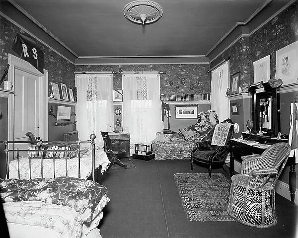 Residence of Mrs. H.C. Parke, bed room, Detroit, Mich. between 1900 and 1905. Creator: Unknown