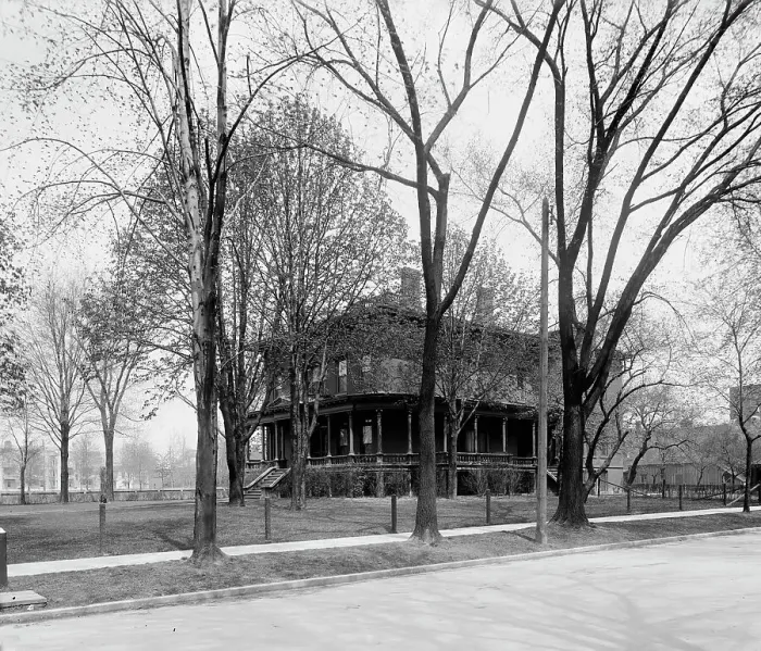 Framed Print : Residence of Mrs. H.C. Parke, exterior view, Detroit, Mich. between 1900 and 1910. Creator: Unknown Framed Print : Residence of Mrs. H.C. Parke, exterior view, Detroit, Mich. between 1900 and 1910. Creator: Unknown