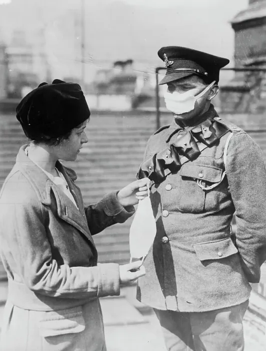 Framed Print : Respirator for British soldiers, between 1914 and c1915. Creator: Bain News Service Framed Print : Respirator for British soldiers, between 1914 and c1915. Creator: Bain News Service