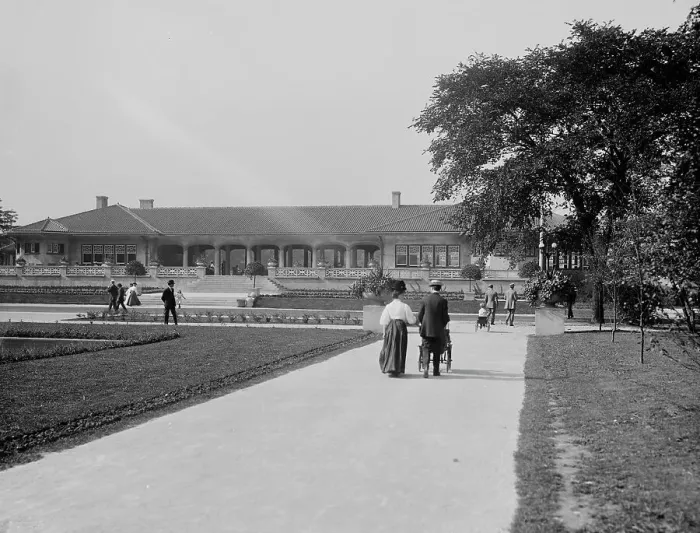 Framed Print : Resting house, Jackson Park, Chicago, Ill. c1907. Creator: Unknown Framed Print : Resting house, Jackson Park, Chicago, Ill. c1907. Creator: Unknown