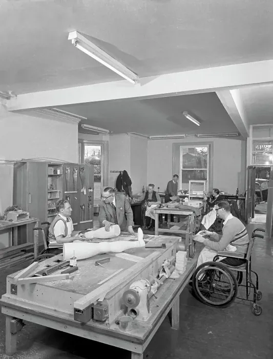 Framed Print : Retraining at a paraplegic centre in Pontefract, West Yorkshire, 1960 Framed Print : Retraining at a paraplegic centre in Pontefract, West Yorkshire, 1960