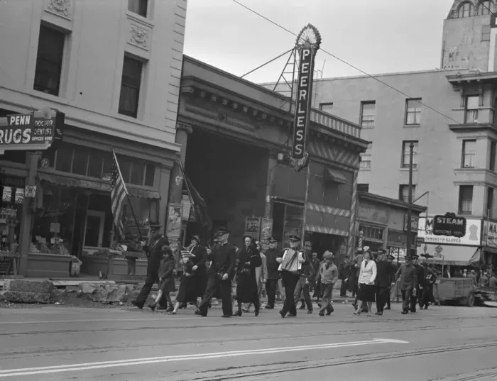 Framed Print : Returning to headquarters... Salvation Army, San Francisco, California, 1939. Creator: Dorothea Lange Framed Print : Returning to headquarters... Salvation Army, San Francisco, California, 1939. Creator: Dorothea Lange