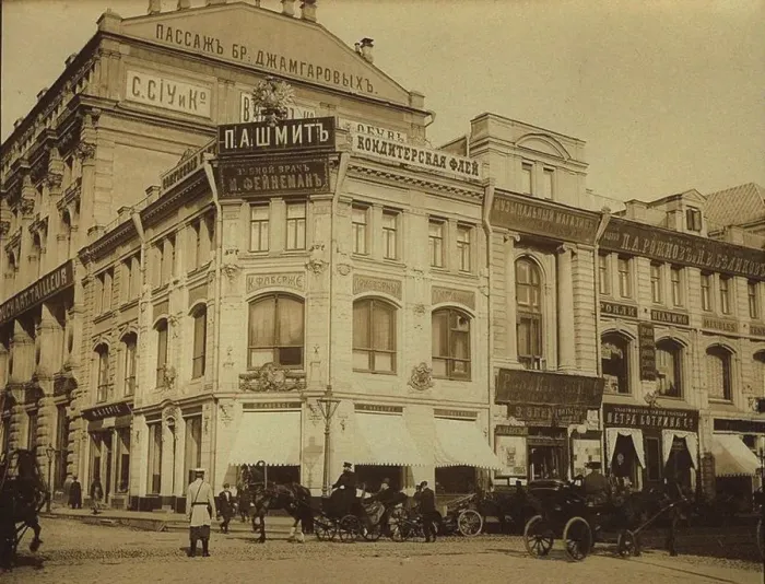 Framed Print : The revenue house of the Moscow Merchant Society at Kuznetsky Most in Moscow, 1907 Framed Print : The revenue house of the Moscow Merchant Society at Kuznetsky Most in Moscow, 1907