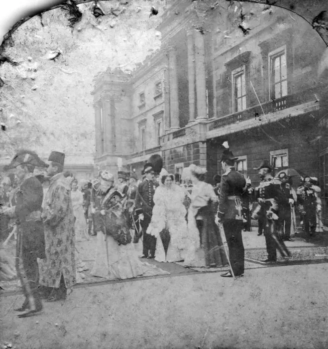 Framed Print : Review of Indian and Colonial troops by HM the King, Buckingham Palace, London. Artist: Excelsior Stereoscopic Tours Framed Print : Review of Indian and Colonial troops by HM the King, Buckingham Palace, London. Artist: Excelsior Stereoscopic Tours