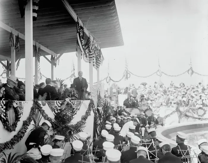 Framed Print : Reviewing stand at the Columbus Fountain dedication ceremony, Union Station, Washington...June 1912. Creator: Bain News Service