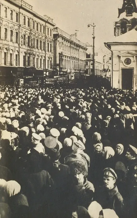 Framed Print : Revolutionary crowds at the Tverskaya, Moscow, Russia, c1905-c1917(?) Framed Print : Revolutionary crowds at the Tverskaya, Moscow, Russia, c1905-c1917(?)
