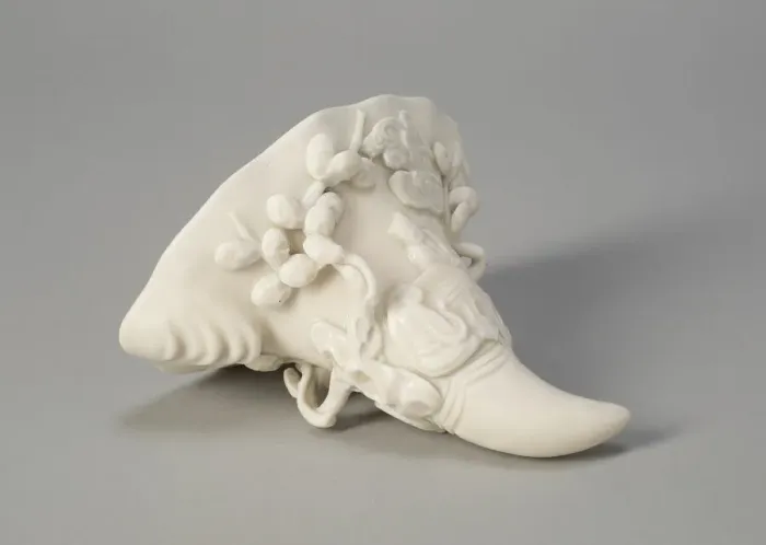 Framed Print : Rhinocerous Horn-Shaped Cup with Figures by a Tree, Ming dynasty (1368-1644) Framed Print : Rhinocerous Horn-Shaped Cup with Figures by a Tree, Ming dynasty (1368-1644)