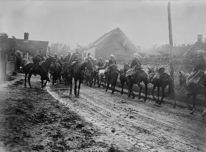 Framed Print : Ribecourt, Dragoon & Spahi Patrols meet, 1914. Creator: Bain News Service. Ribecourt, Dragoon & Spahi Patrols meet, 1914. Creator: Bain News Service