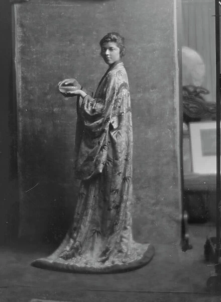 Rice, Virginia, Miss, portrait photograph, 1916. Creator: Arnold Genthe