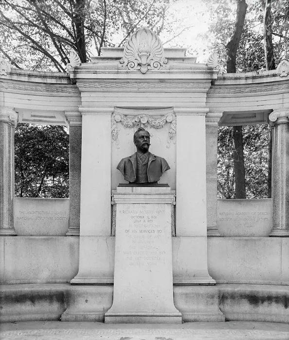 Framed Print : Richard Morris Hunt Monument, New York, N.Y. between 1900 and 1910. Creator: Unknown Framed Print : Richard Morris Hunt Monument, New York, N.Y. between 1900 and 1910. Creator: Unknown
