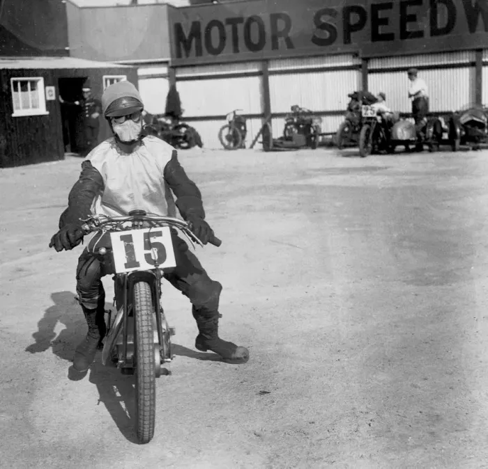 Framed Print : A rider at Lea Bridge speedway circuit, Leyton, London, 1928. Artist: Bill Brunell Framed Print : A rider at Lea Bridge speedway circuit, Leyton, London, 1928. Artist: Bill Brunell