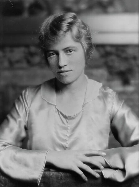 Rieber, D. Miss, portrait photograph, 1916. Creator: Arnold Genthe