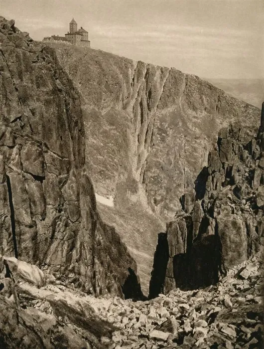 Framed Print : Riesengebirge (Schlesien) - Die Schneegruben, 1931. Artist: Kurt Hielscher Framed Print : Riesengebirge (Schlesien) - Die Schneegruben, 1931. Artist: Kurt Hielscher