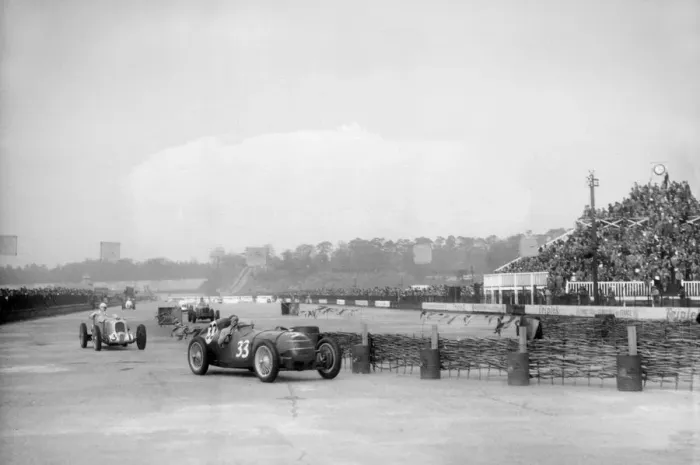 Framed Print : Riley 1985 cc leading MG K3 Magnette, JCC International Trophy, Brooklands, 2 May 1936 Framed Print : Riley 1985 cc leading MG K3 Magnette, JCC International Trophy, Brooklands, 2 May 1936