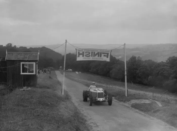 Framed Print : Riley finishing the Shelsley Walsh Hillclimb, Worcestershire, 1935. Artist: Bill Brunell Framed Print : Riley finishing the Shelsley Walsh Hillclimb, Worcestershire, 1935. Artist: Bill Brunell