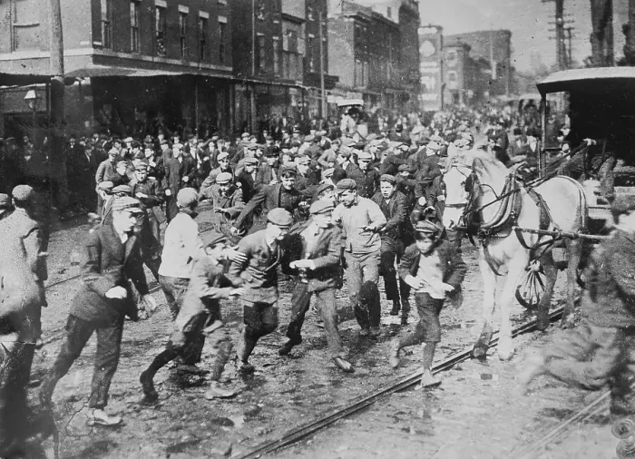 Framed Print : Rioters charging horse-drawn car, later wrecking it on Kensington Ave. Philadelphia, 1910. Creator: Bain News Service Framed Print : Rioters charging horse-drawn car, later wrecking it on Kensington Ave. Philadelphia, 1910. Creator: Bain News Service