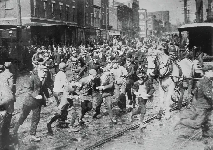Framed Print : Rioters charging horse-drawn car, later wrecking it on Kensington Ave. Philadelphia, 1910. Creator: Bain News Service Framed Print : Rioters charging horse-drawn car, later wrecking it on Kensington Ave. Philadelphia, 1910. Creator: Bain News Service