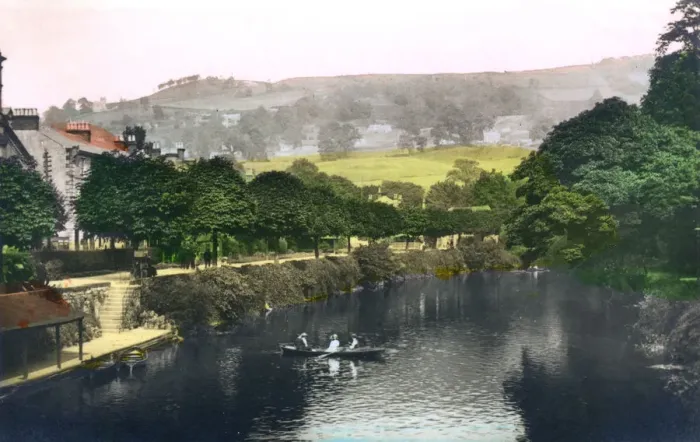 Framed Print : The River Derwent at Matllock, Derbyshire, 1926. Artist: Cavenders Ltd Framed Print : The River Derwent at Matllock, Derbyshire, 1926. Artist: Cavenders Ltd