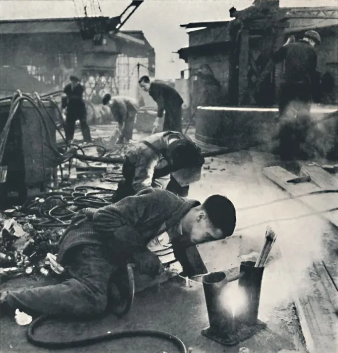 Framed Print : Rivetting, 1941. Artist: Cecil Beaton Framed Print : Rivetting, 1941. Artist: Cecil Beaton