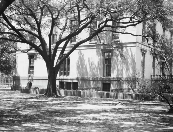 Framed Print : Robb House, New Orleans, between 1920 and 1926. Creator: Arnold Genthe Framed Print : Robb House, New Orleans, between 1920 and 1926. Creator: Arnold Genthe