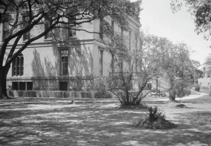 Framed Print : Robb House, New Orleans, between 1920 and 1926. Creator: Arnold Genthe Framed Print : Robb House, New Orleans, between 1920 and 1926. Creator: Arnold Genthe
