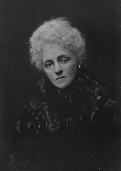 Robbins, J.W. Mrs. portrait photograph, 1917 Nov. 2. Creator: Arnold Genthe