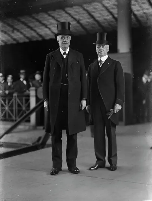 Framed Print : Robert Lansing, US Secretary of State, greeting Balfour, British Commissionn, 1917. Creator: Harris & Ewing. Robert Lansing, US Secretary of State, greeting Balfour, British Commissionn, 1917. Creator: Harris & Ewing Framed Print : Robert Lansing, US Secretary of State, greeting Balfour, British Commissionn, 1917. Creator: Harris & Ewing. Robert Lansing, US Secretary of State, greeting Balfour, British Commissionn, 1917. Creator: Harris & Ewing