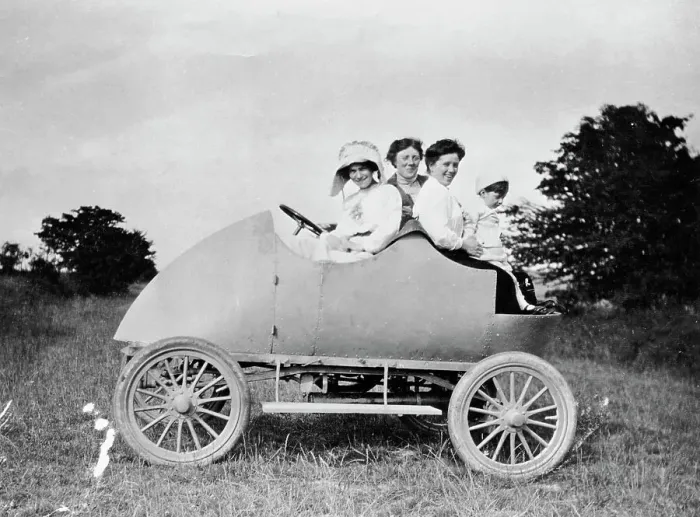 Framed Print : Robert Wil-de-Gose, his mother and nanny in The Bug, 1912 Framed Print : Robert Wil-de-Gose, his mother and nanny in The Bug, 1912